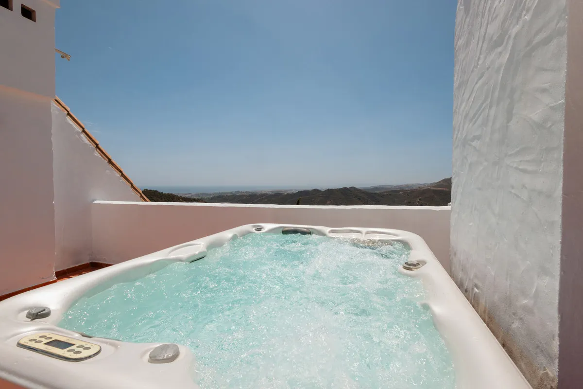 06fa8f95-b197-4f8b-8b09-28f9385f22bc