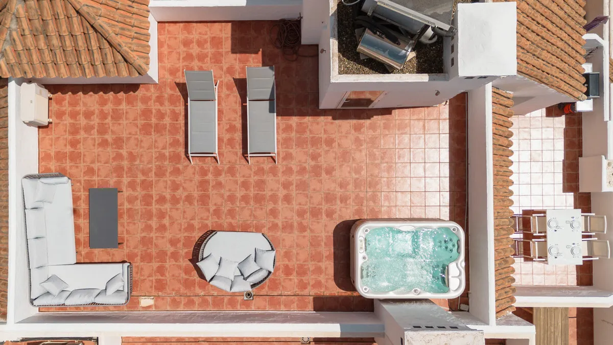 9efb2abd-7526-47b7-bff8-555b16314de2