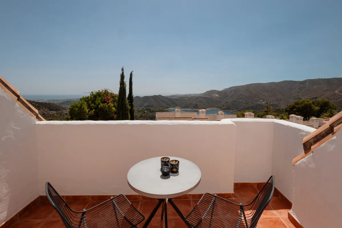 ae0f02e9-5e52-44df-a423-4aa7084918e0