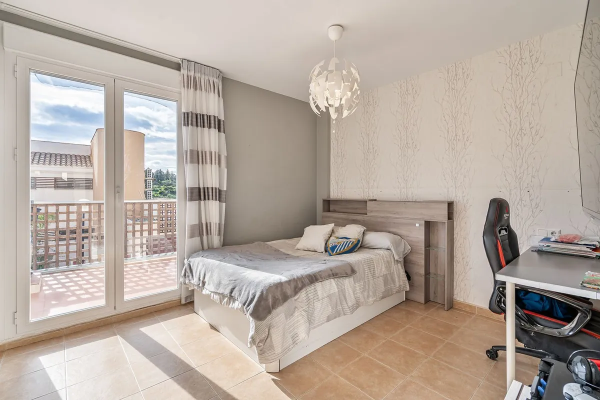 f94e34d5-84e1-4814-9875-610e4095bd68