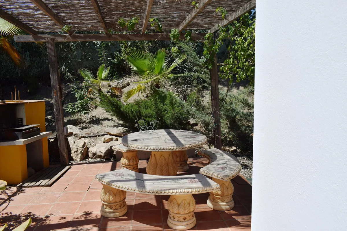 8c6ae2f8-b801-43c6-8c83-098985f94e82