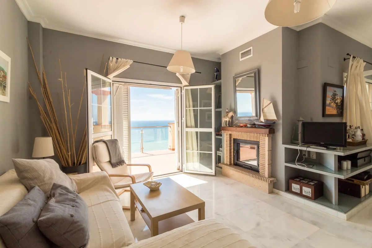 dc5b308c-54a7-48c1-9815-beede93c3ea8