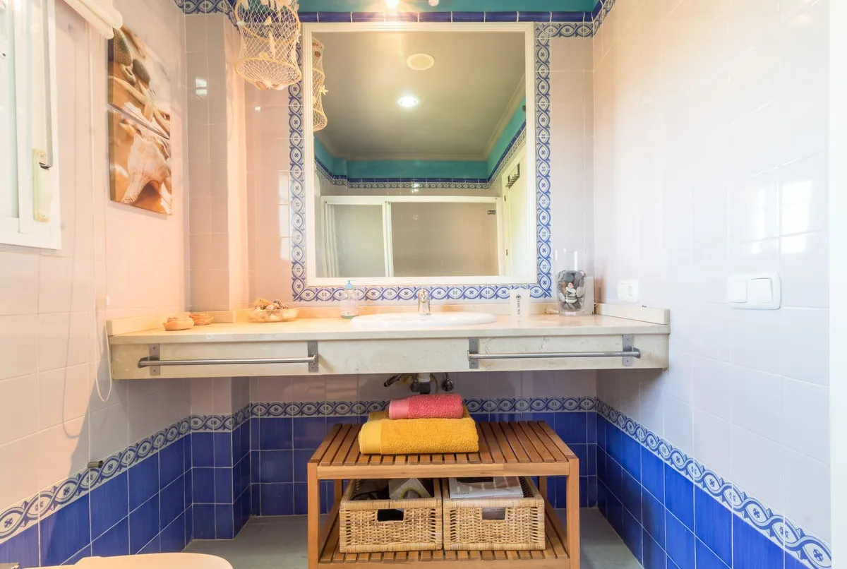 e4013034-6fdf-467c-b3bb-104a1fa8b57f