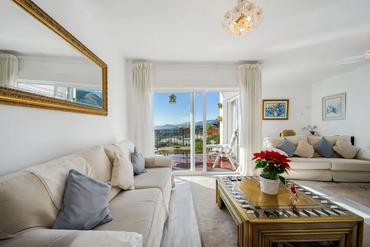 b934ee73-de28-4ed3-b87e-8c8015285244