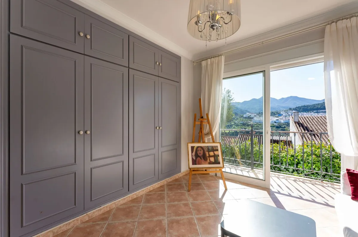 eecc0551-5936-4517-a778-5363ac0dac46