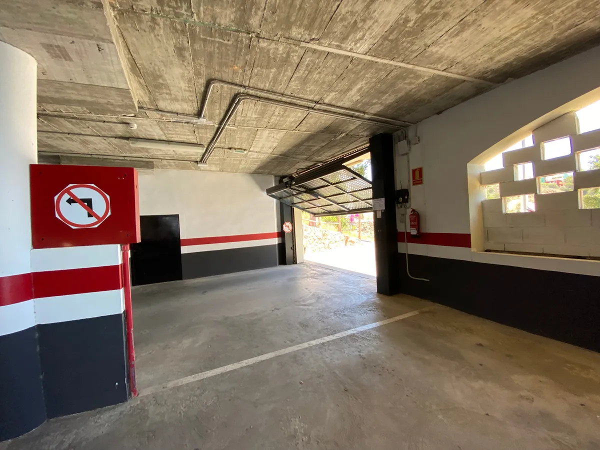 f984f54b-b8fb-40d0-8975-fa49ab5ed07b