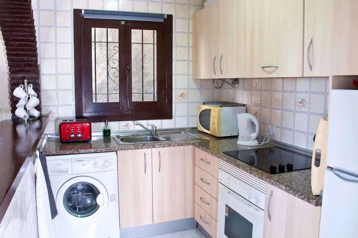 ade4dcfb-5a7b-4feb-91f6-4ece3b650312