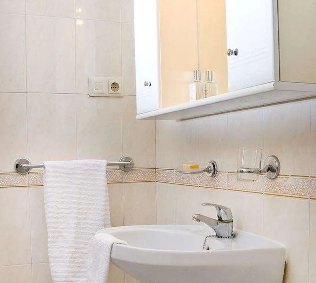 ff4cc1a2-88cb-4336-8c66-28d9b94e1c11