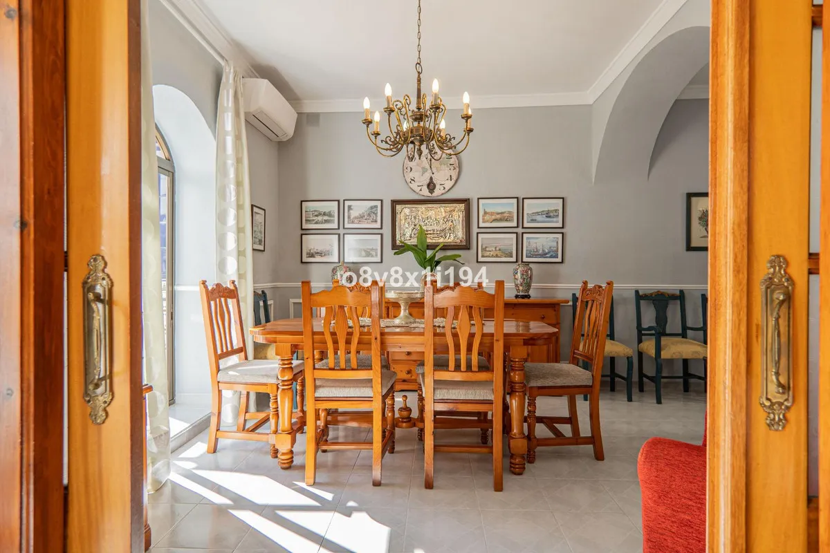 08074736-5b4c-404a-b848-688115a25c37