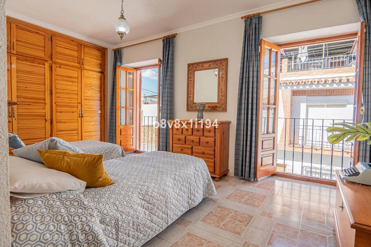 e1ab637f-30d5-412f-99f7-ff70bb3cc985