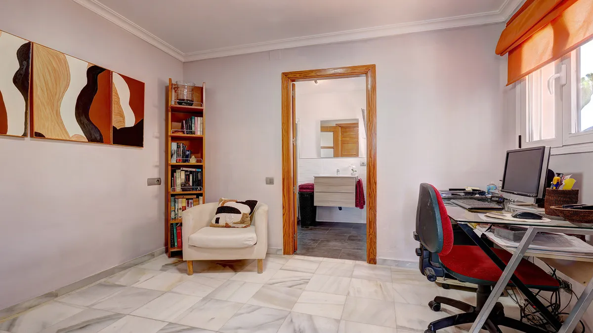 b8b21a42-fe5e-4972-8bf7-82466ad0cbf9