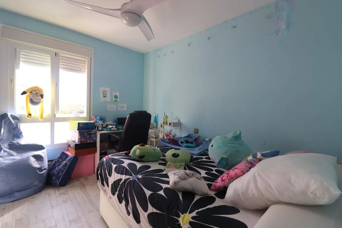 f37963f5-1a9c-4e63-b7f0-e480bb07abfa