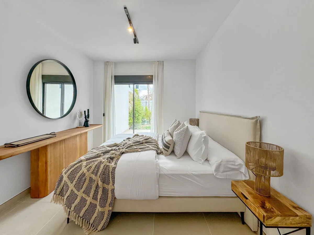 791c6e84-b299-4dd3-9cbb-851833954b66