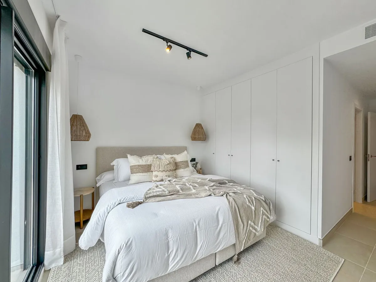 d4e2bdbb-67b8-474f-8c9a-2aa189327e06