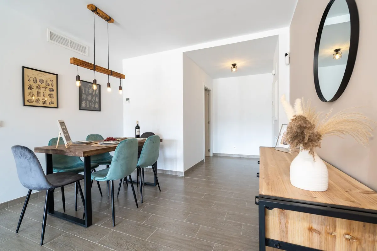 c8438b24-2a71-4f57-b2a4-f56c0d332852