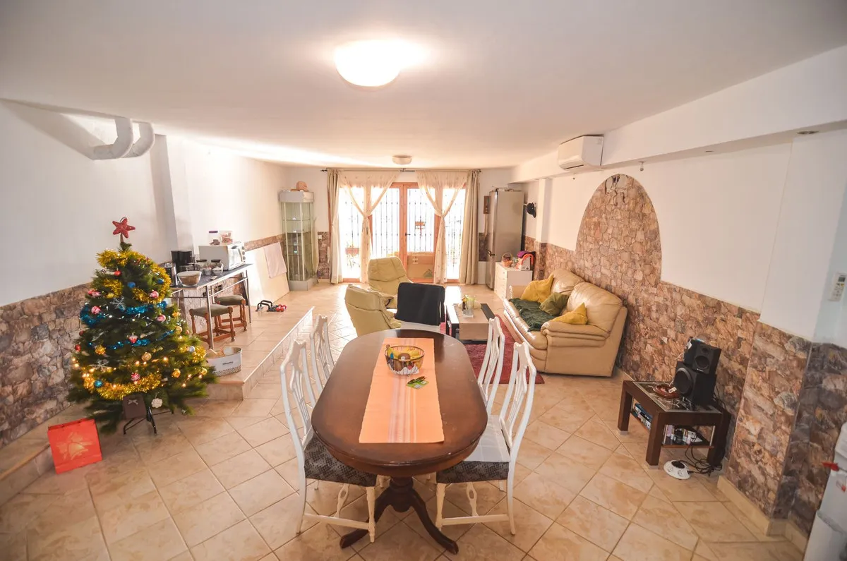 51e4cd00-40c1-4def-be27-4259379c799a