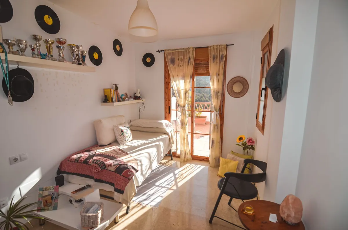 66d8f5ab-0c06-4605-822e-f44f00444f4a