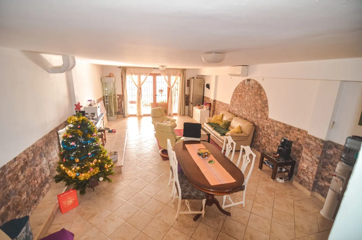 ff6e0f54-cbef-42d7-95e3-274e24f21cfe