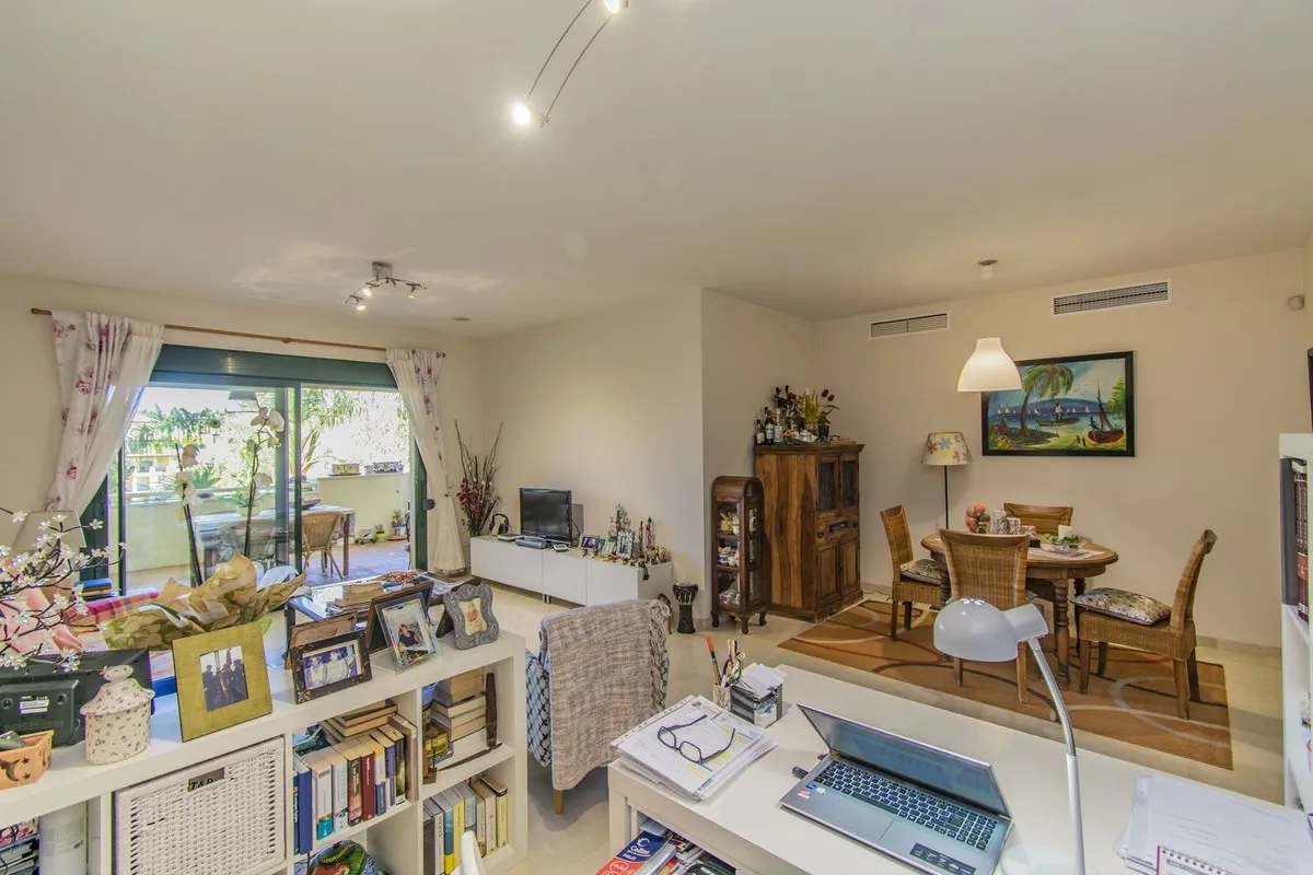 64dff3ee-7669-4002-83d5-4ae34329f143