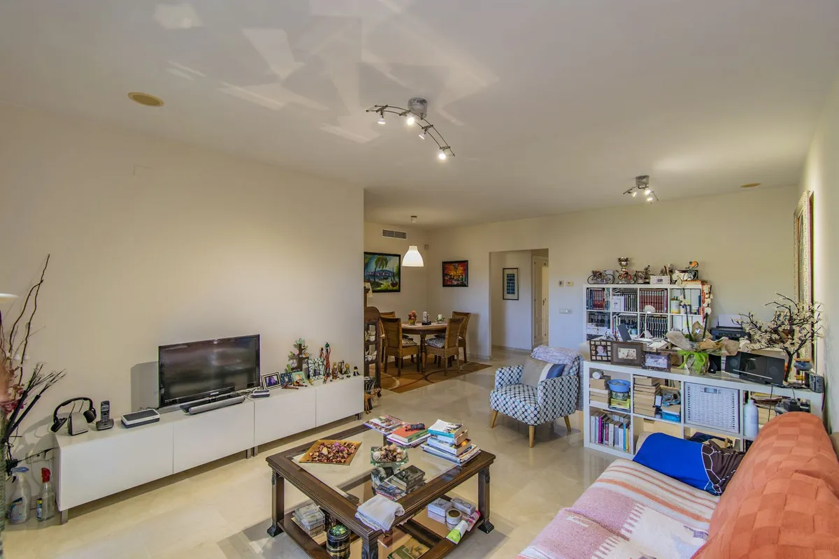 e8038faa-1162-4483-82f1-c4d8f030cd23