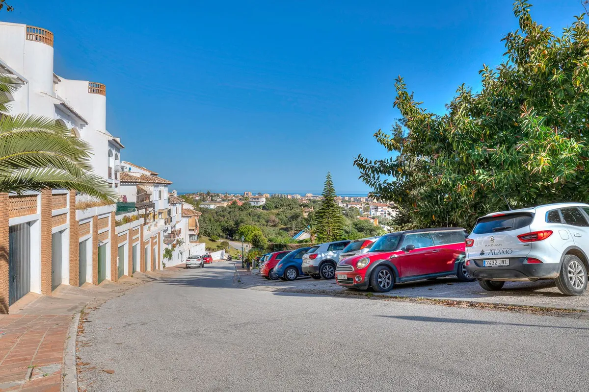 0bf4bde5-5994-4495-869e-12d3854d87bf