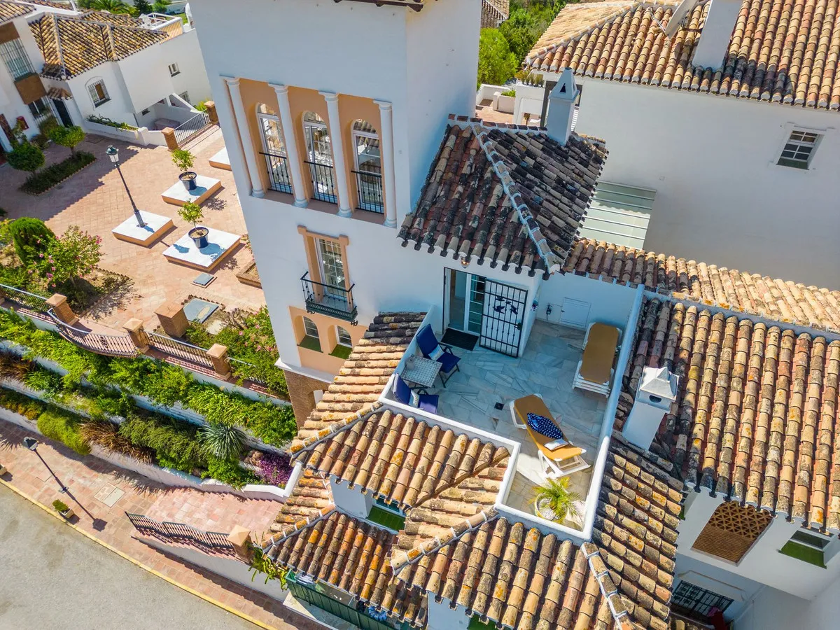 1f76ba8c-b15c-4932-bc3f-0c1e16e39019