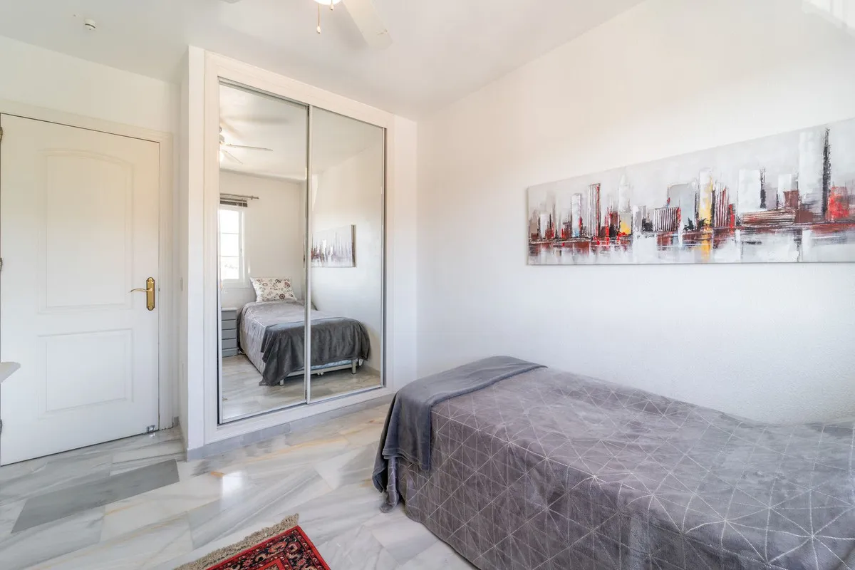 f0243524-e602-4154-aae1-62c48c33a3a9