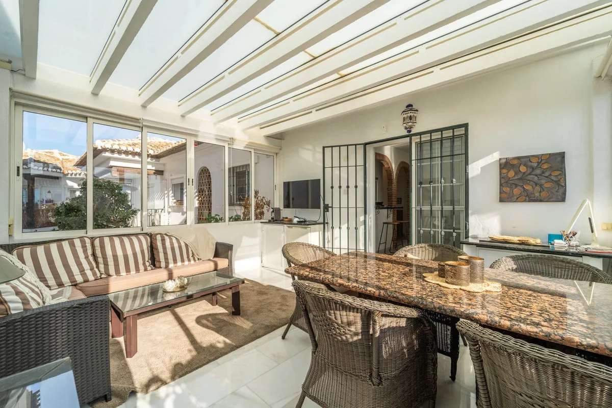 fce963c9-b186-4dd1-9498-feda2a86a96d