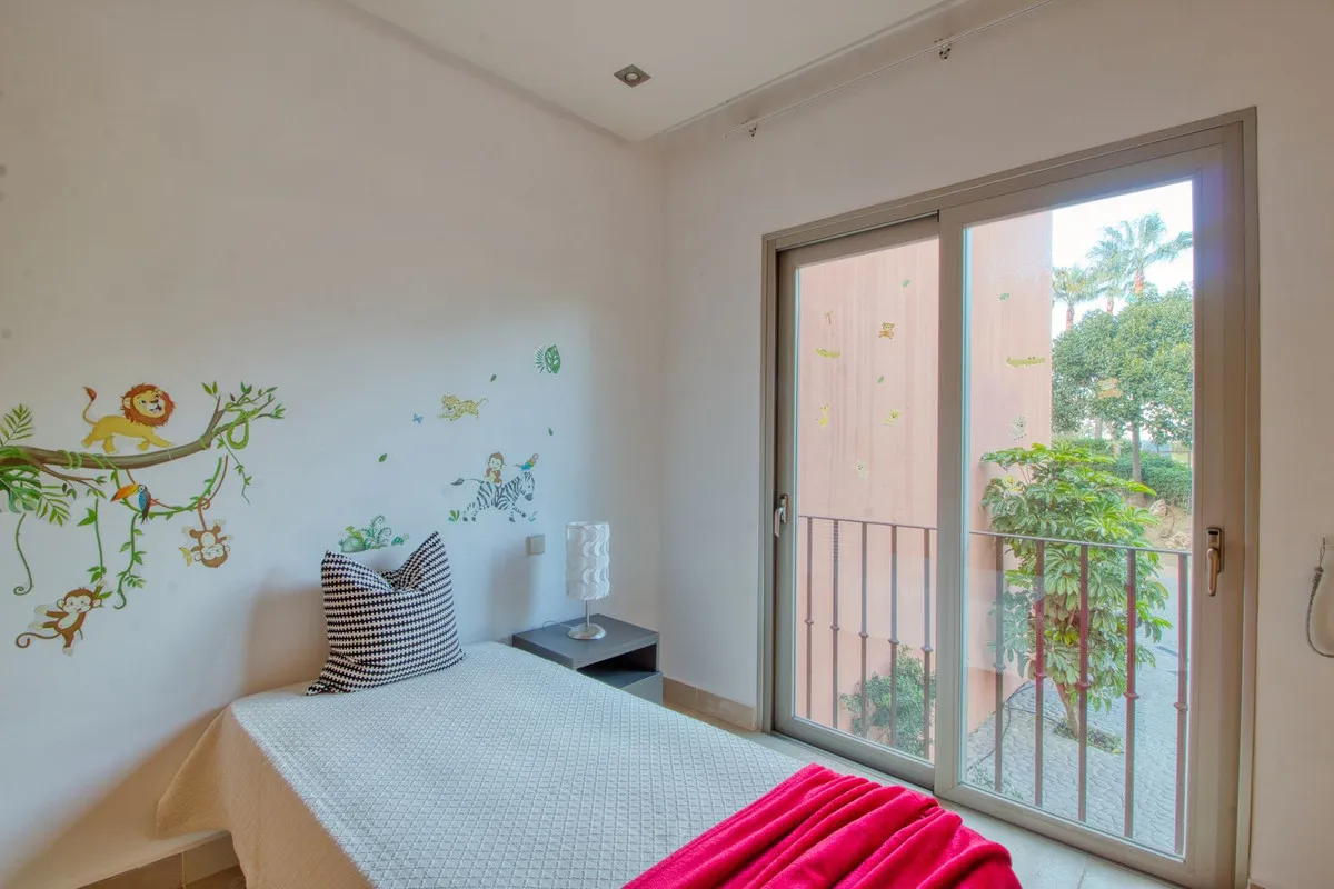 4b039f6e-3bba-4469-8542-33a652bc271a