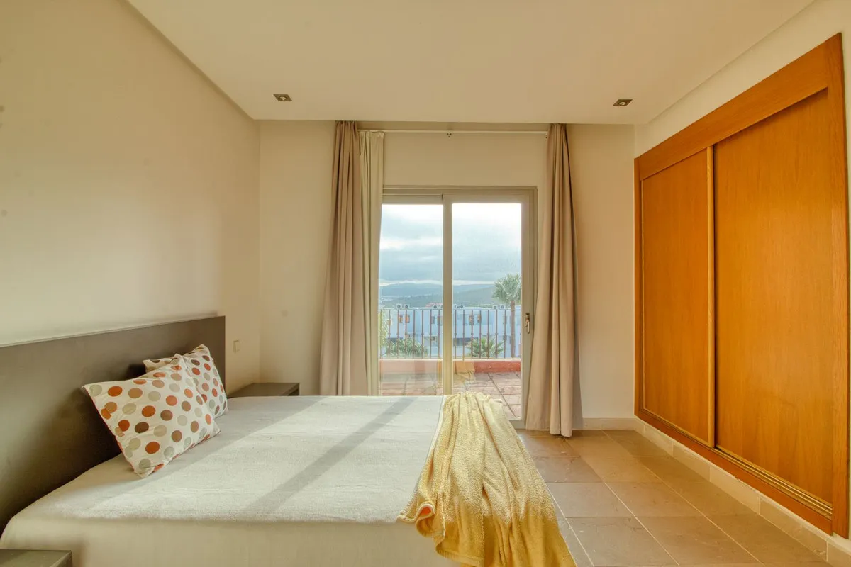 bd0d220c-0134-43a0-b035-c6f3de7da677