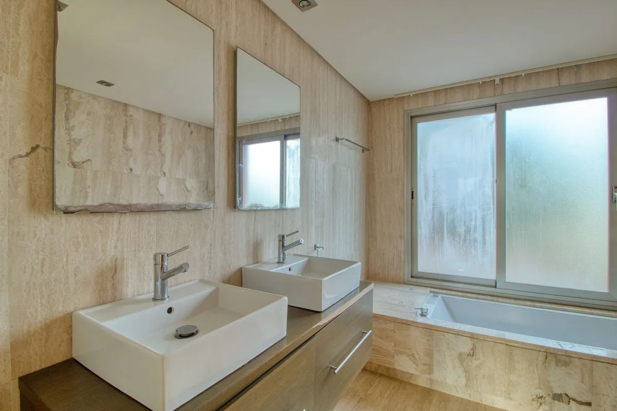 e06e579f-bcb7-4ea6-883d-f8311ee3cf1c