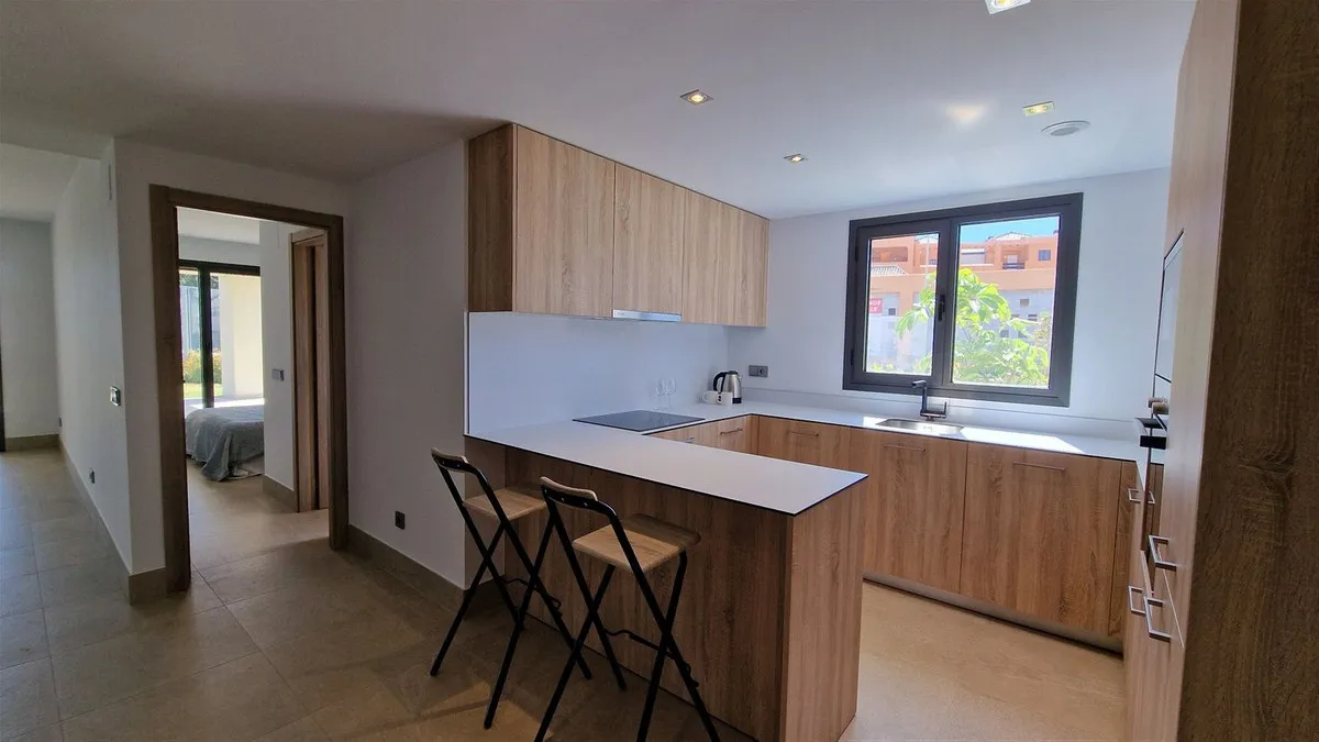 2100ce78-3ff6-48e6-b7f9-e99115e54725