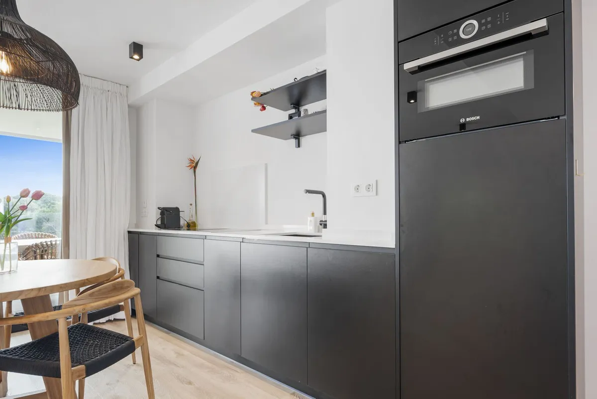 b1afe709-72d3-4dcd-8fbd-810c7cfd65ad