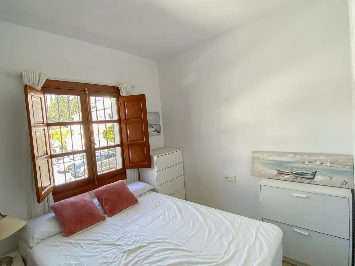 2353463c-dab0-4e03-b1b1-68f2a97fa5de