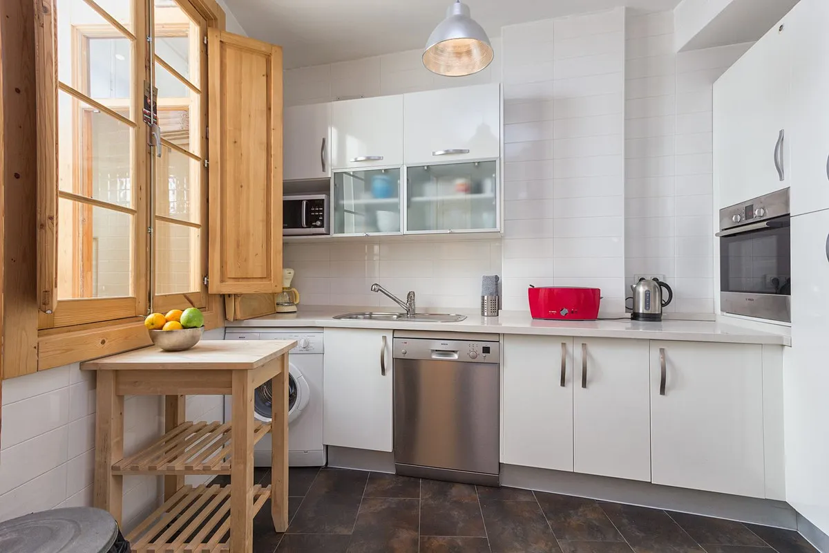 7afee886-e5d1-460c-80c1-d5aae2ed8105