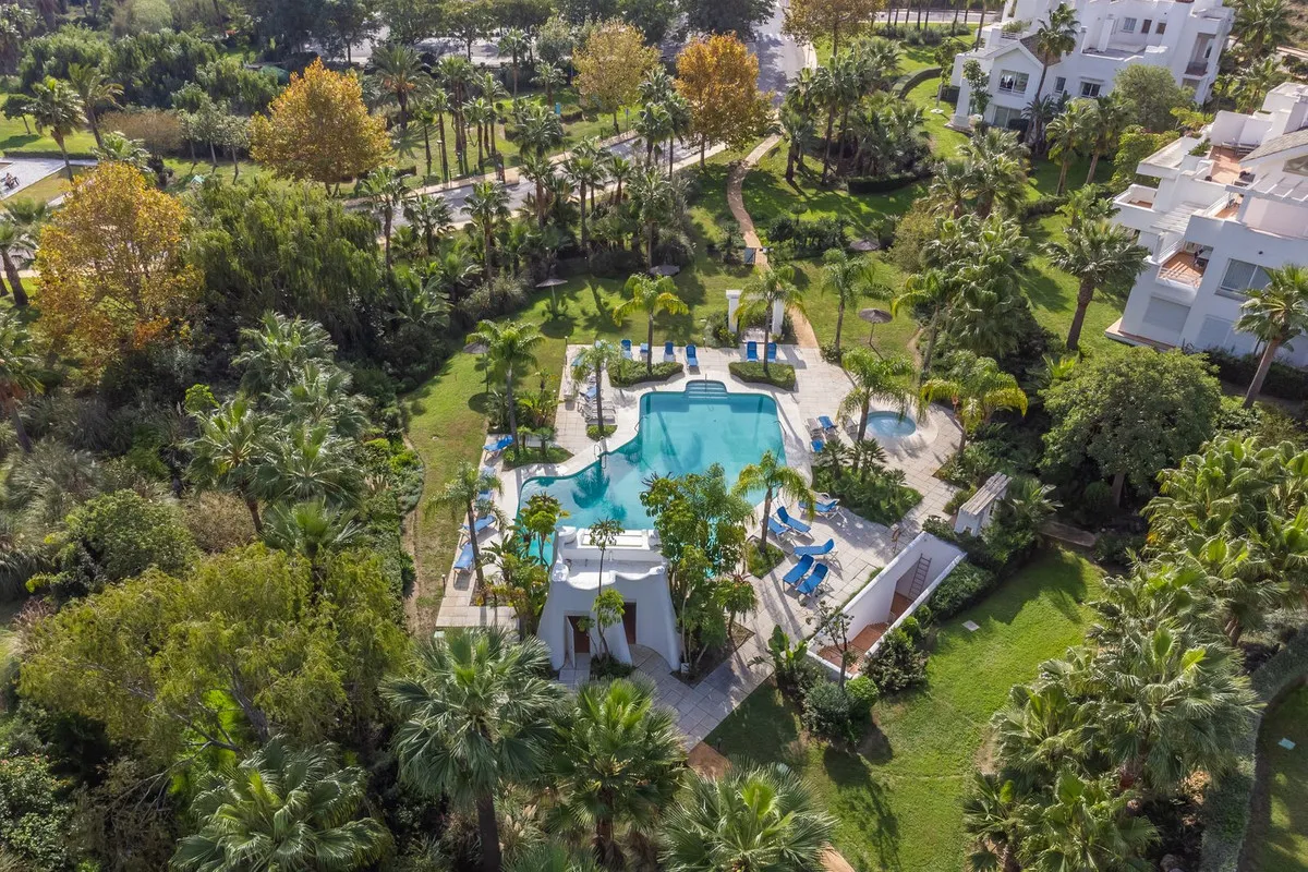 f8bd9a43-6073-4192-b144-4f7e2d43739d