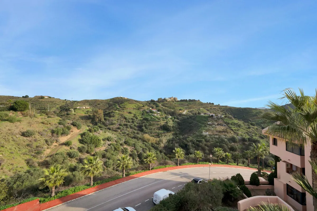 9cab16e7-da5f-4627-85e3-70f43c32a087