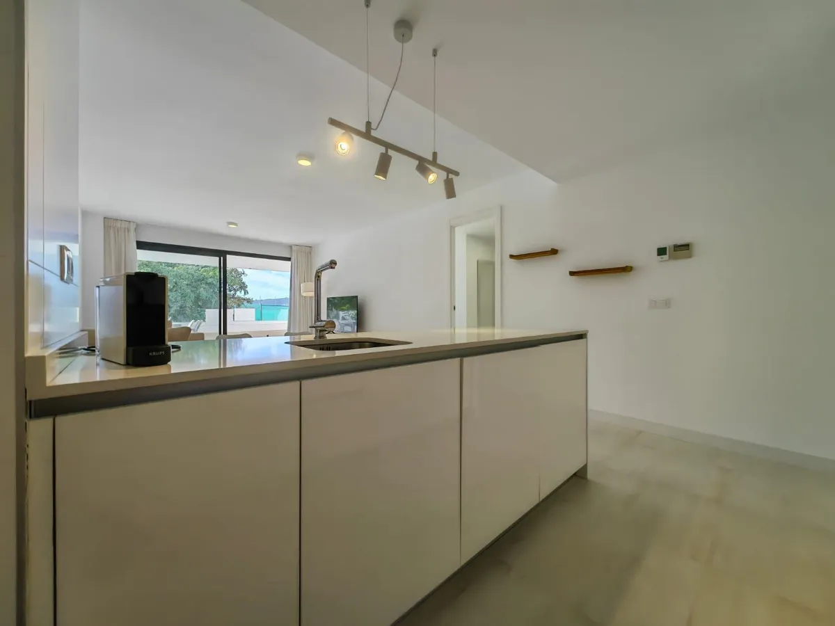 f715fd52-133e-40a4-823d-c4aaab86f12b