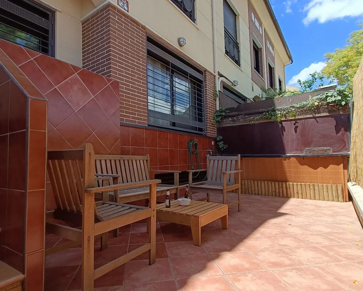 fbebd6bd-9253-40b4-9b49-9d23a6d45101