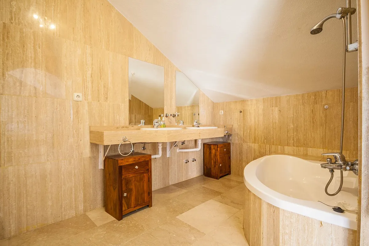 fd811835-5544-4a12-b6f7-54694f0c924c