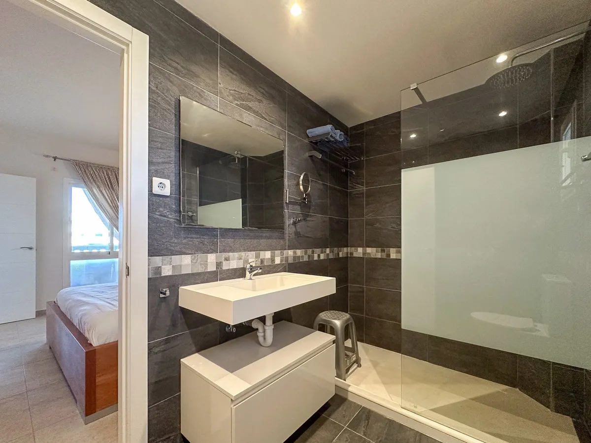 1c07e295-1731-43cf-89b5-567fcc4a60ba