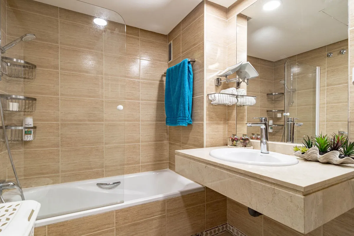 b880bca4-634f-43e3-87a0-6e533a4b38fc