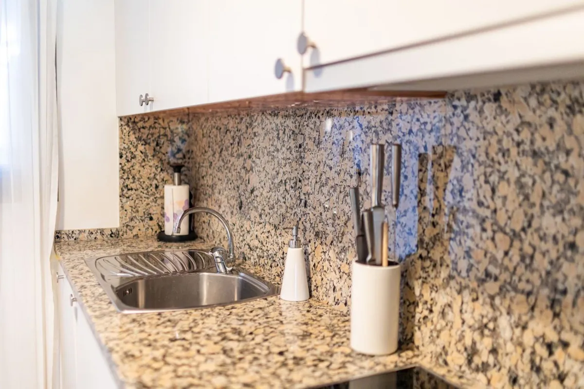 17b397ad-fdb6-438f-b34c-99af48c99969