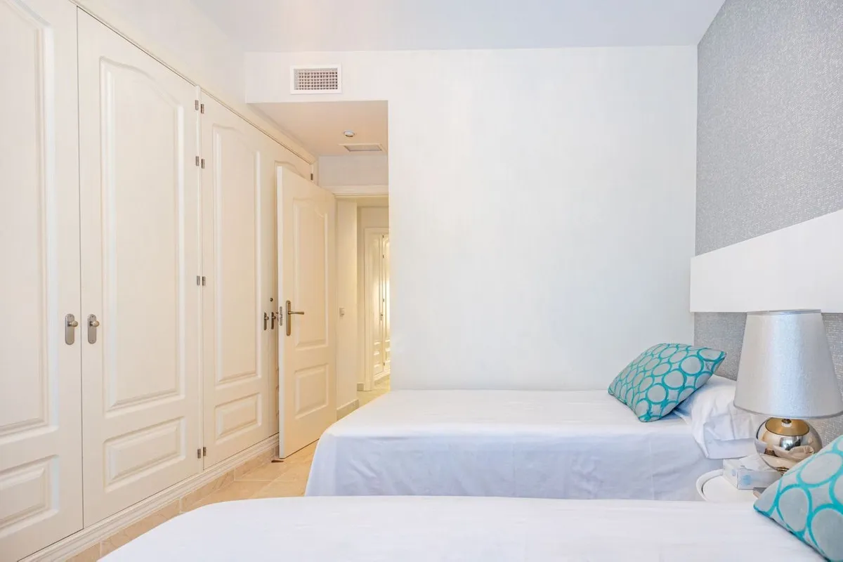 fe45dfb3-4a2c-4fc6-947b-56d4441e8067