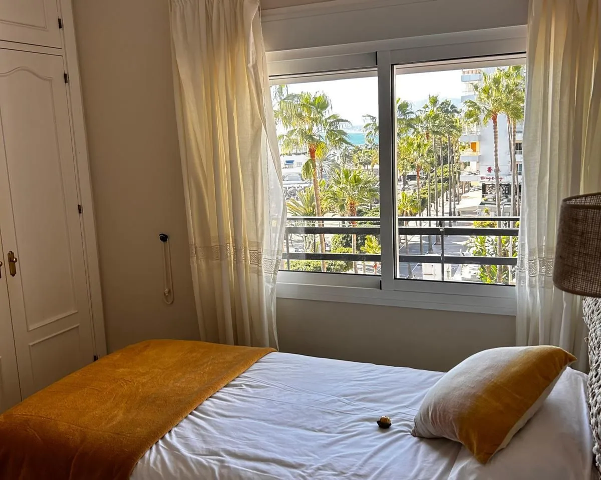 a8a895a3-dbcd-4877-8daa-1b44d6869aa2