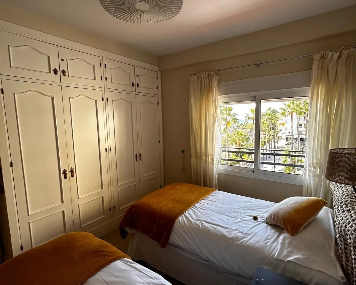 f1b42239-9c97-494c-969f-6bbb234e1046