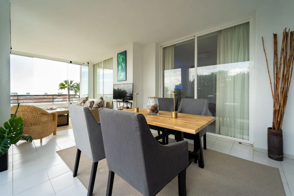 1b63555c-7f45-44c4-bdf7-a85980640a0e