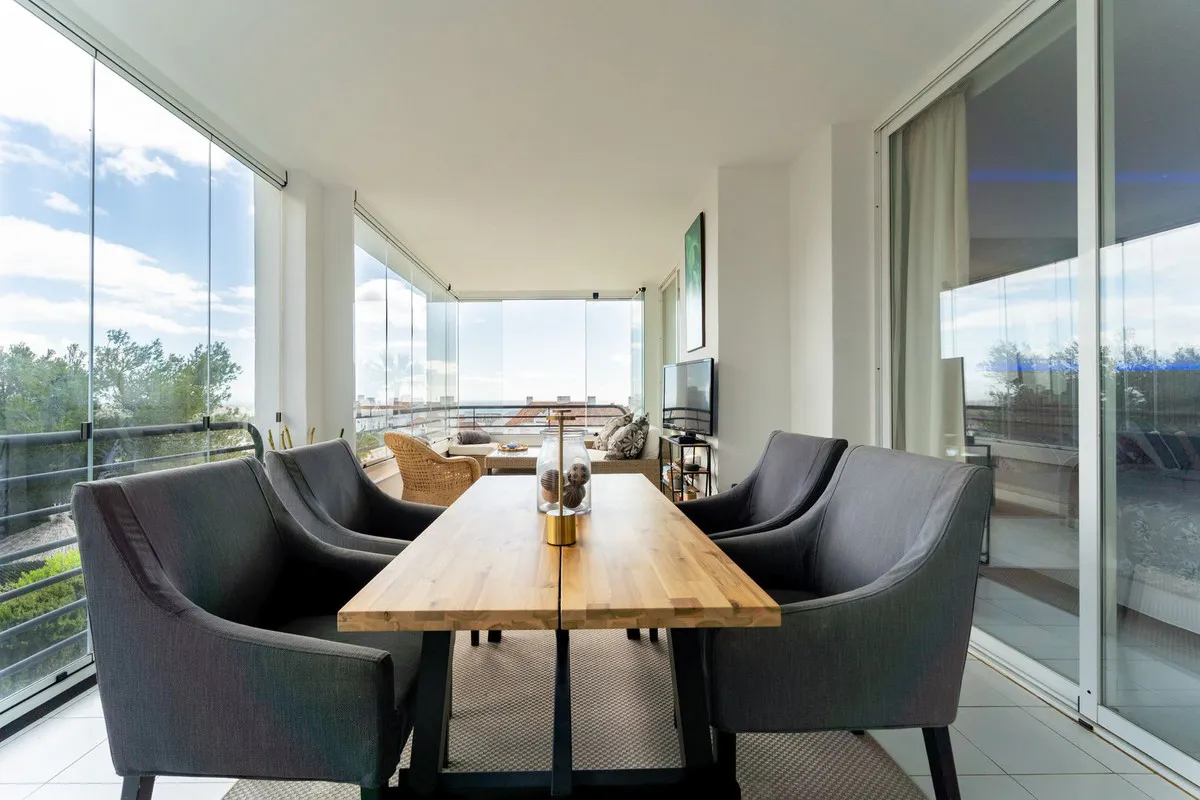 51ab17d6-daa0-40db-aea6-91f38cad9835