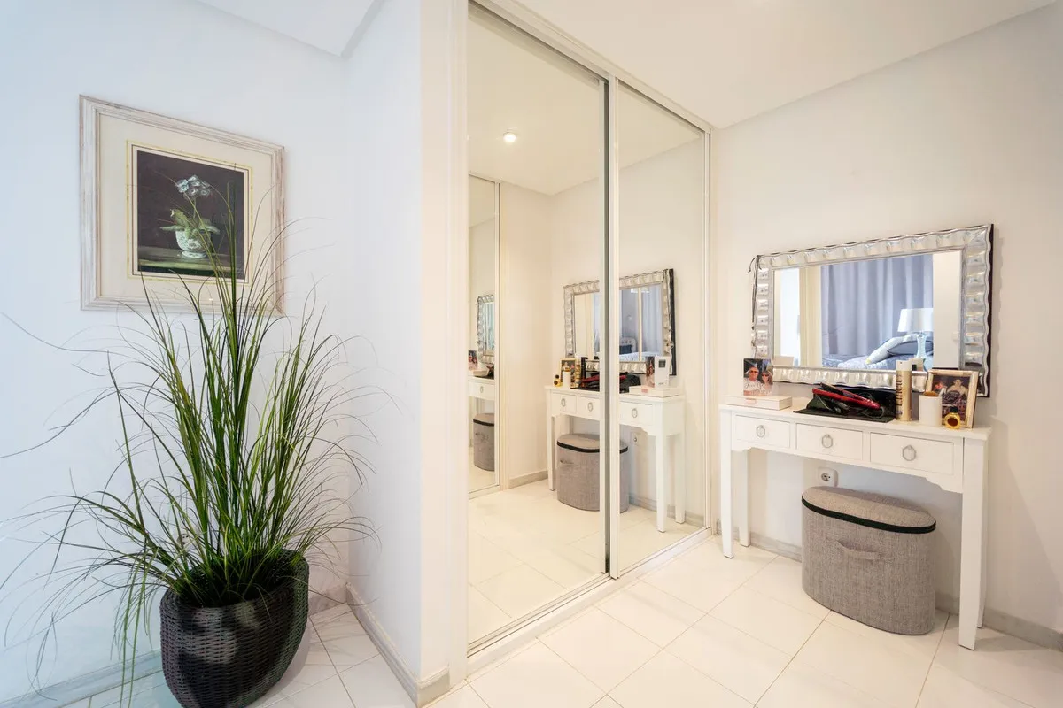 af5d1b45-d9fe-4c56-b025-763779d043e1