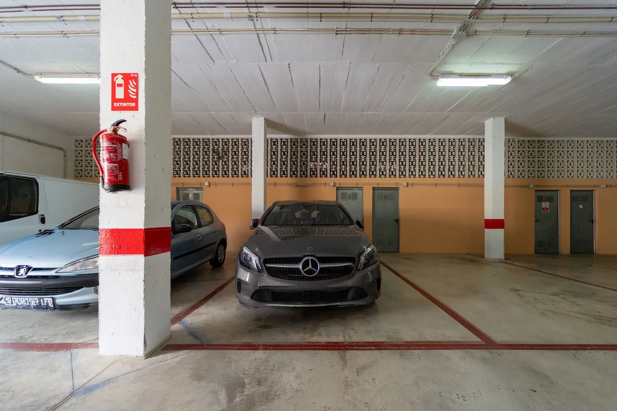 f9b120bd-1e22-48ea-b274-f2849a346c6f